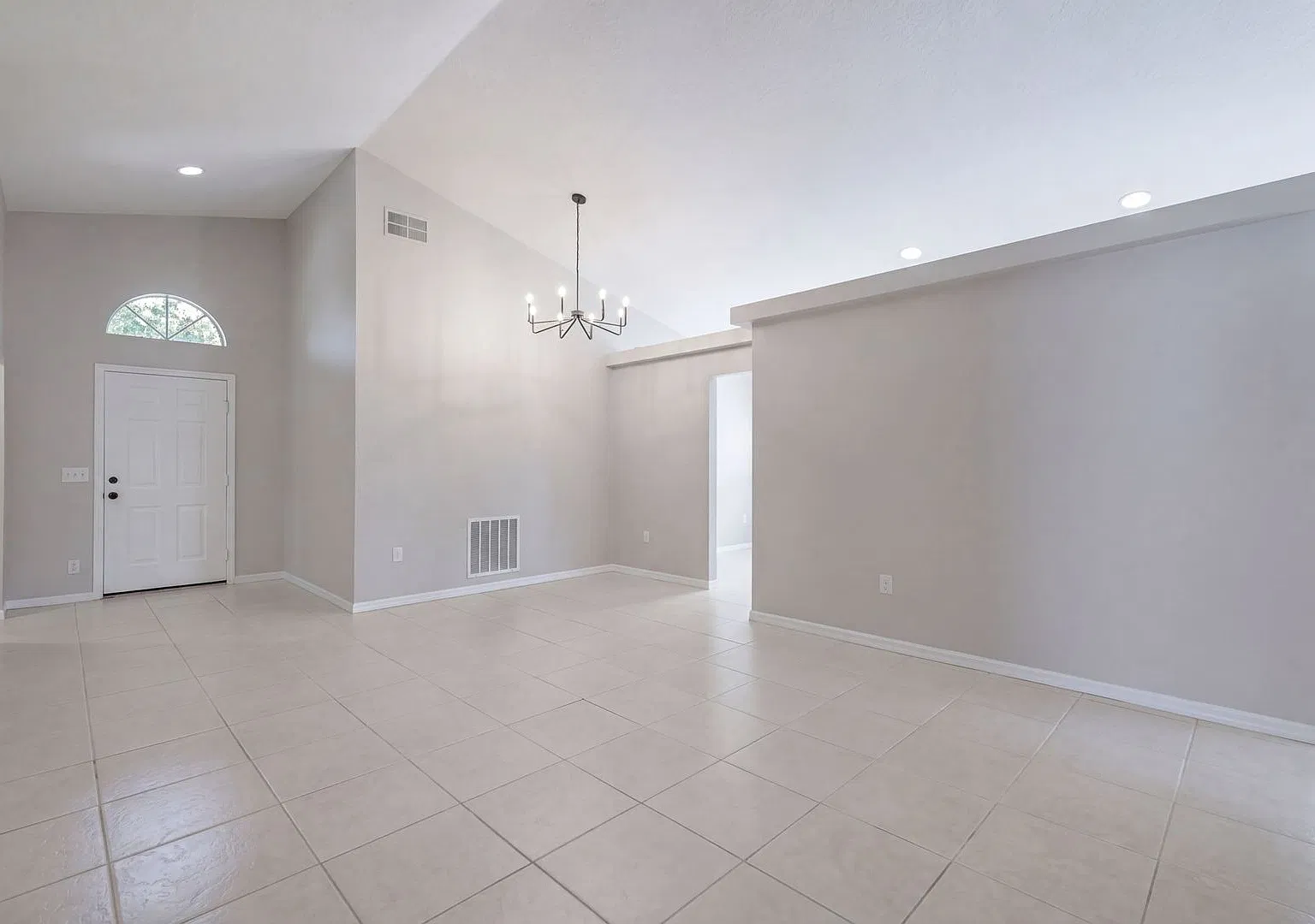 Beautifully Renovated 4-Bedroom Home in Young Pine East Orlando! — Photo 3