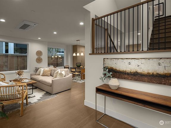 5th image of 741 17th Avenue W
