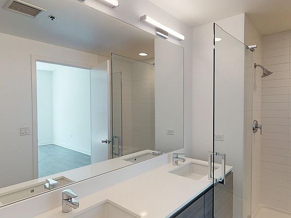 4th image of 225 W Hubbard St #813