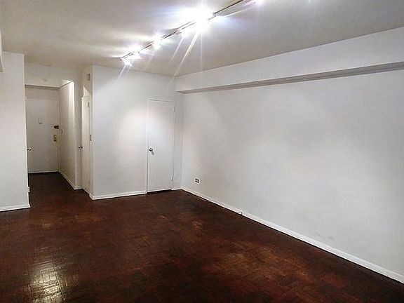 5th image of 240 E 46th St APT 6A