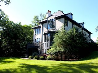 N1546 Forest Hills Ct, Fontana, WI 53147