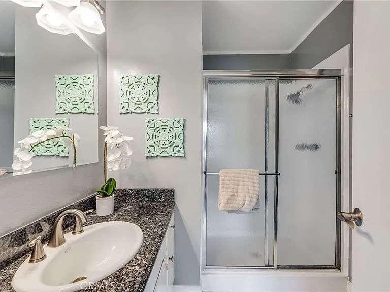 623 E Matchwood Pl — Photo 14