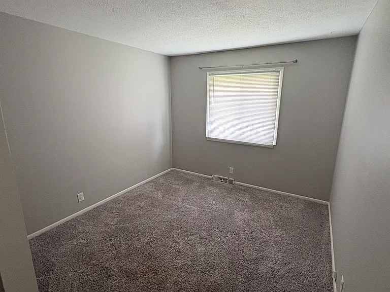 654 Harriman Ave S — Photo 8