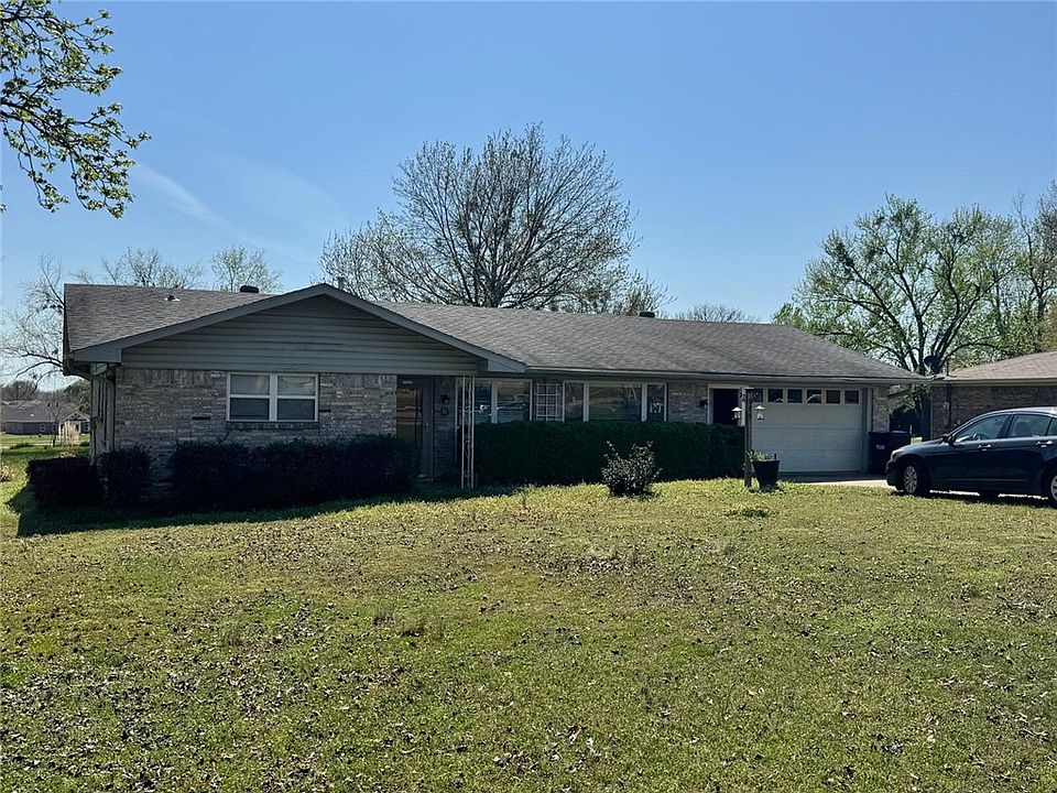 1st image of 915 Maple Shade Rd