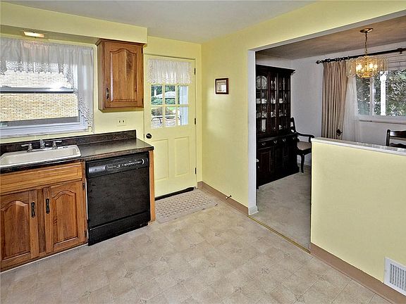 3rd image of 4733 Lolly Dr