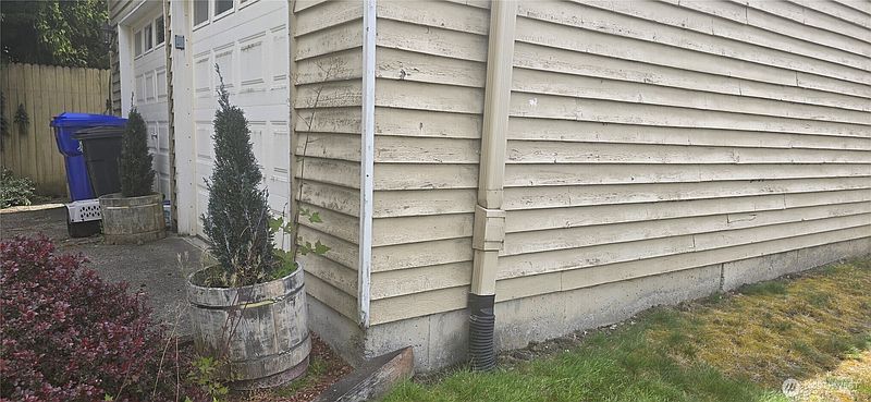 2nd image of 202 SE 94th Street