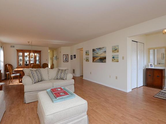 4th image of 1701 Buttonwood Ave