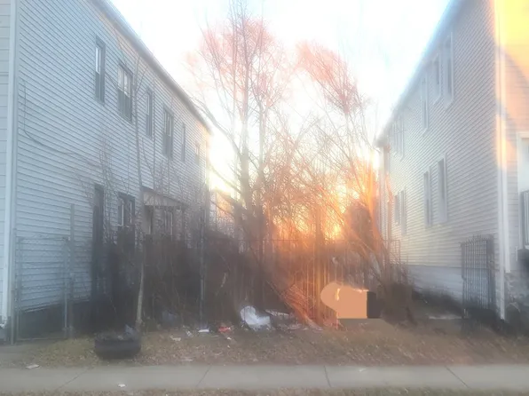 8415 S Mackinaw Ave, Chicago, IL 60617