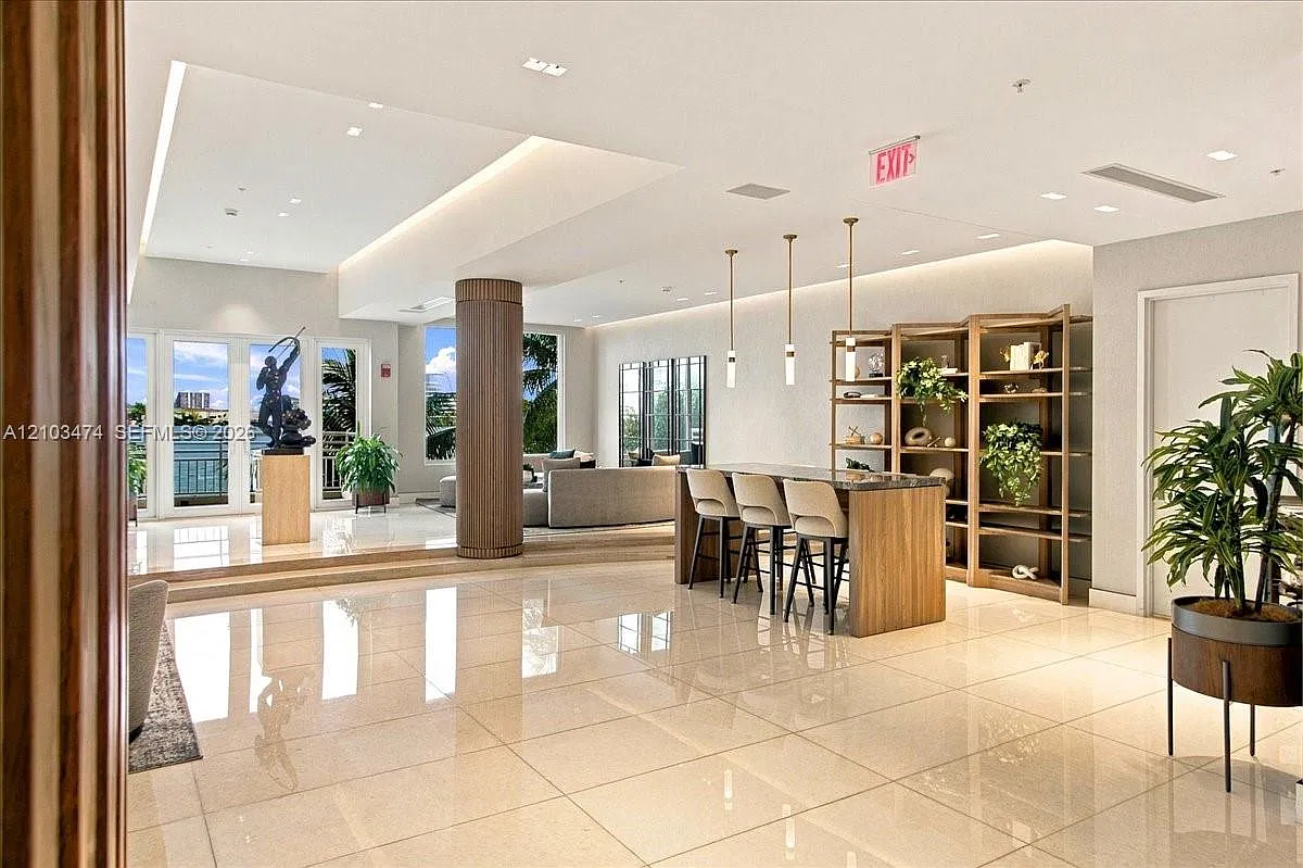 888 Brickell Key Dr — Photo 4