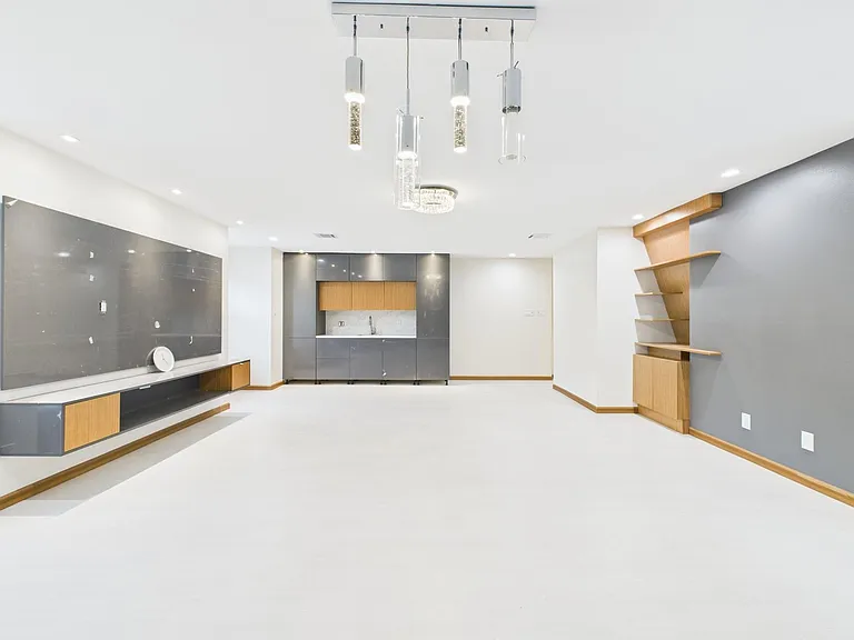 702 Daria Ct — Photo 40