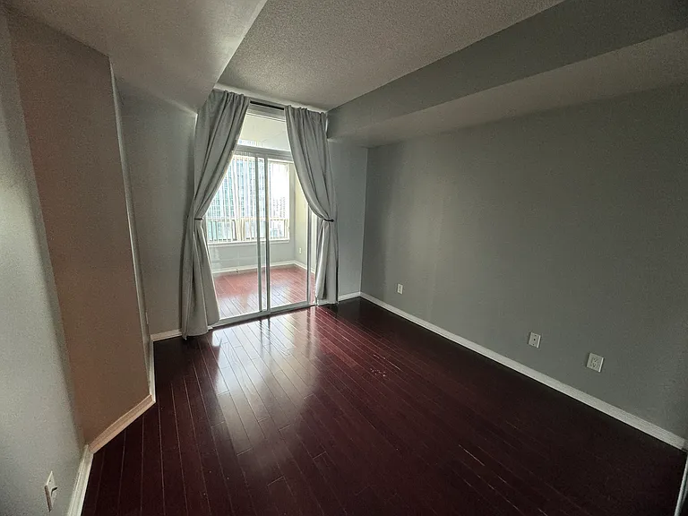 28 Harrison Garden Blvd #25 — Photo 5
