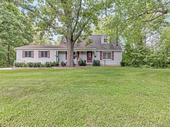 6145 Hardy Ln, Howell, MI 48855