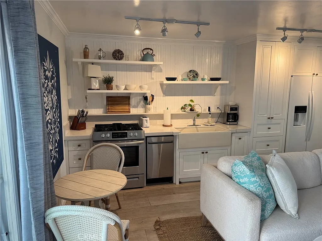 1 bed, 1100 sqft, $4,500 — Photo 3