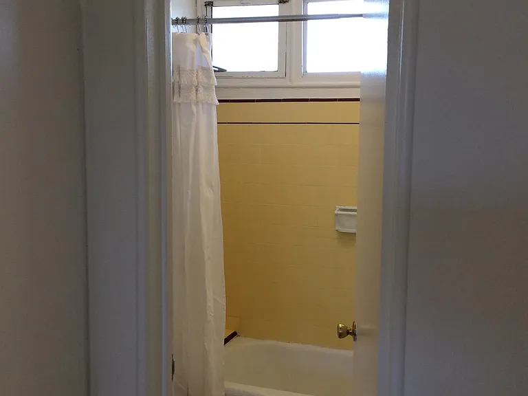 2315 Ocean Park Blvd #D — Photo 13