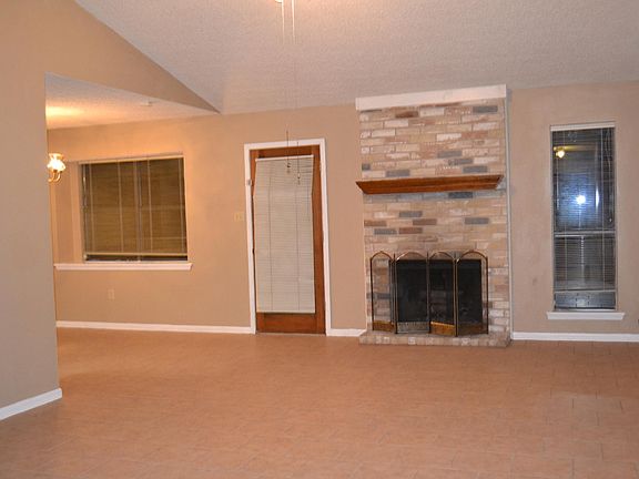 5th image of 110 Hickory Hill Dr