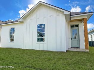 122 Oak Village Dr, Scott, LA 70583