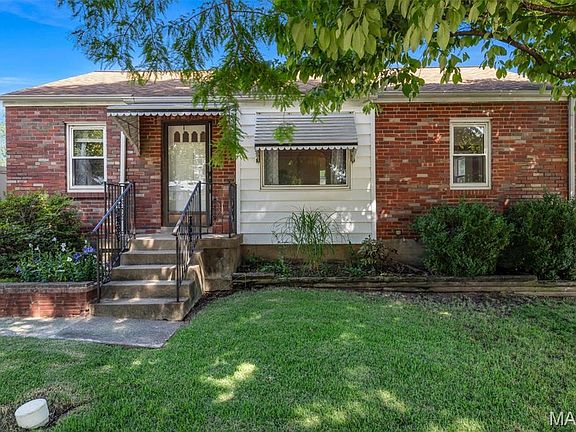 3rd image of 9827 Ravensbrook Dr