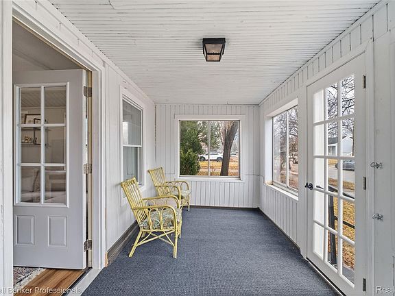 4th image of 3040 Inman St