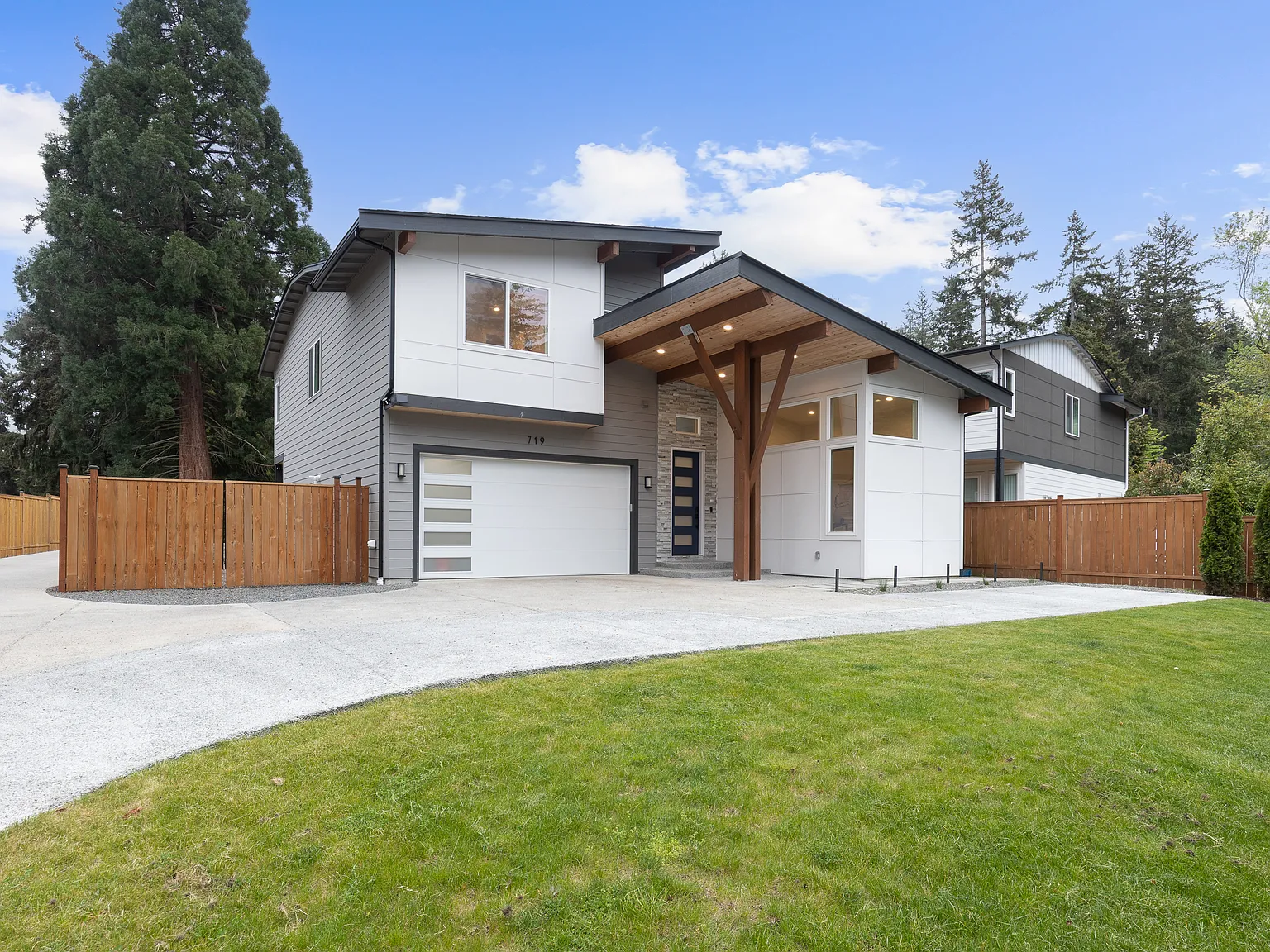 3 bed, 2.5 bath, 2508 sqft, $5,250 — Photo 1