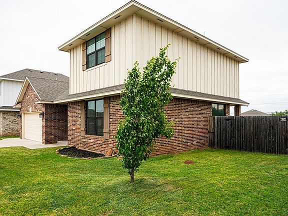 3rd image of 2508 Thornberry Ln