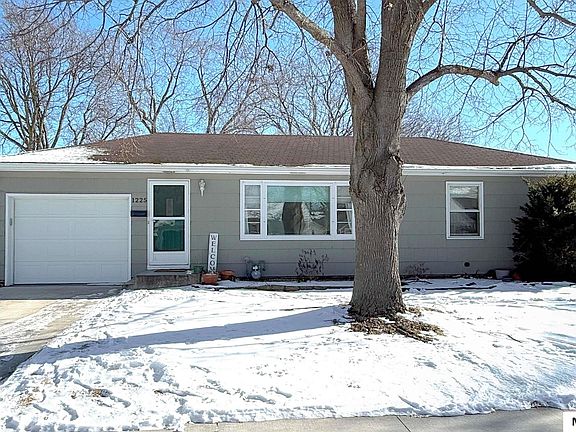 2nd image of 1225 N Hampshire Pl