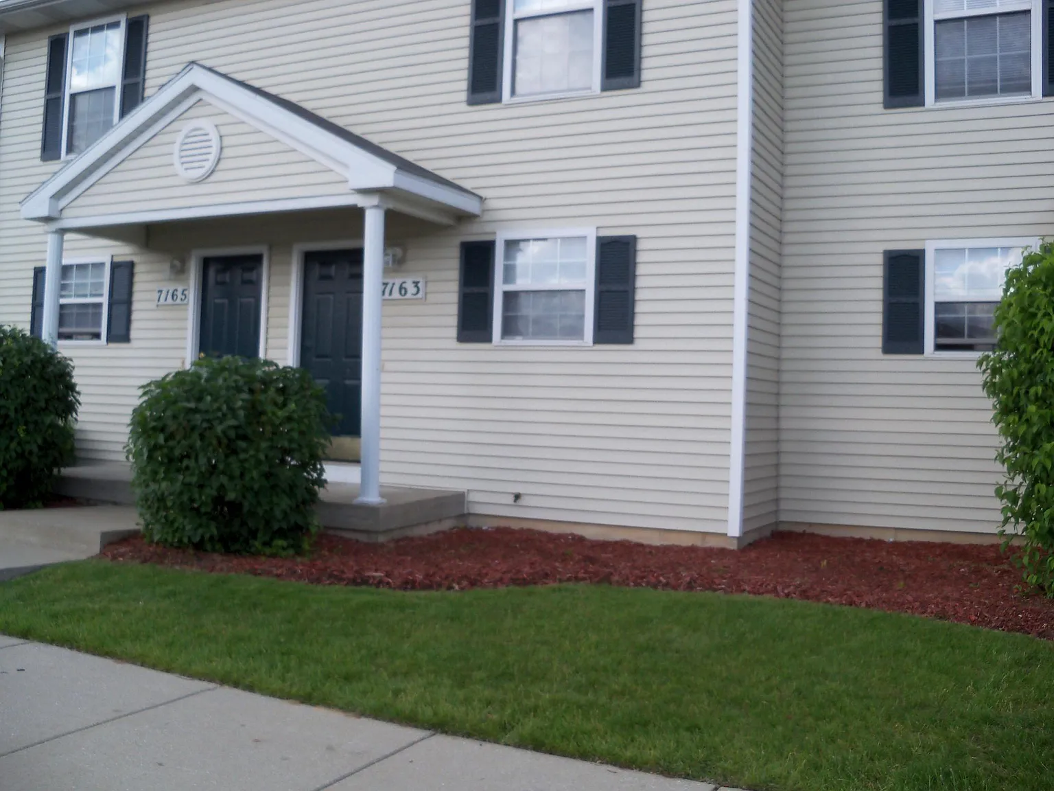 3 bed, 1260 sqft, $1,595 — Photo 2