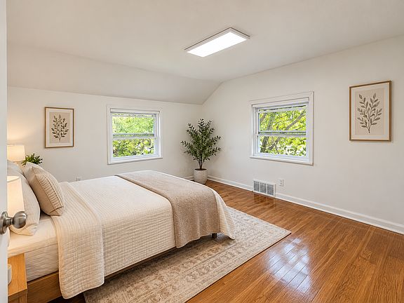 5th image of 187 Howard St