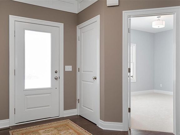 2nd image of 2 Golden Oak Ln