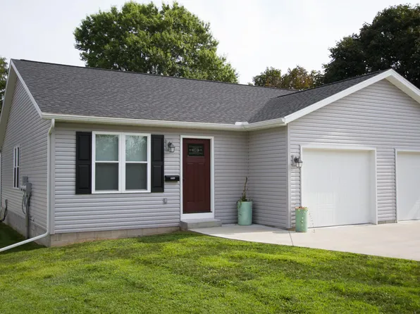 442 SE Bank Ln R, New Philadelphia, OH 44663