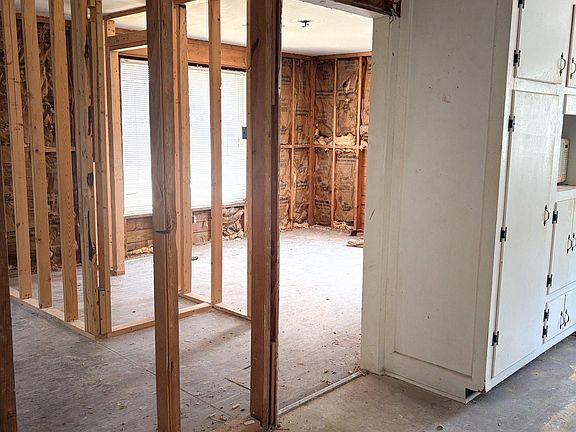 4th image of 901 Filhiol Ave