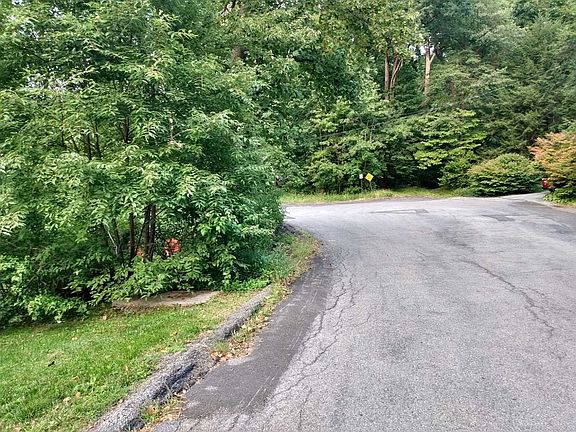 4th image of 124 Greenwood Dr