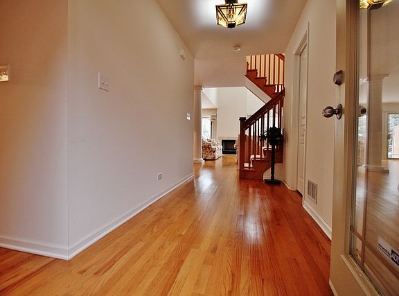 2nd image of 1433 N Milwaukee Ave