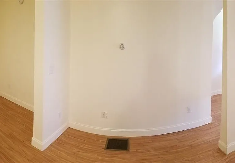 308 E Main St — Photo 5