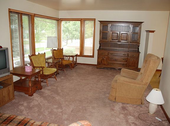 5th image of 1321 Park Dr