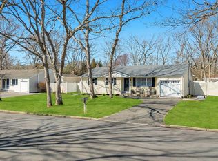 46 Serene Place, Hauppauge, NY 11788