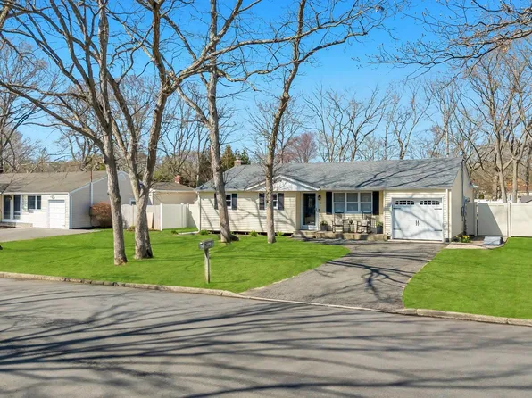 46 Serene Place, Hauppauge, NY 11788