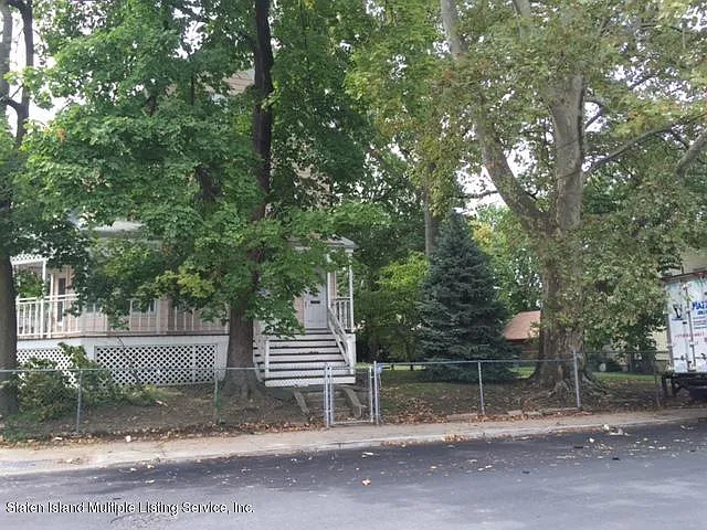 46 Housman Ave photo 1