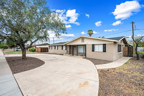 5924 W Seldon Ln Photo 1