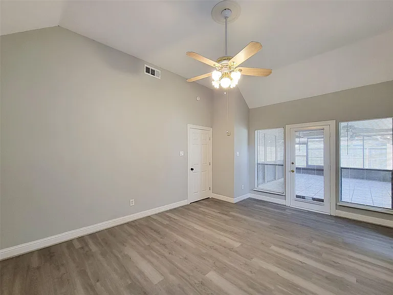 11614 Taos Ln — Photo 36