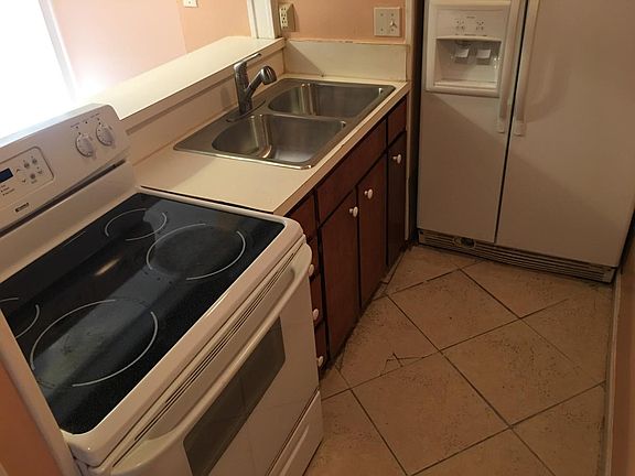 5th image of 399 Marshall Ct NW Unit 4