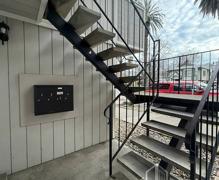 2325 I St #4 — Photo 3