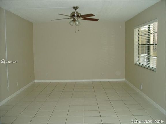 4th image of 500 NE 2nd St APT 304