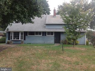 72 Hawthorne Ln, Levittown, PA