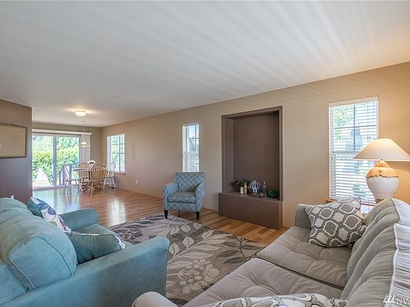 2nd image of 6199 Lincoln Dr