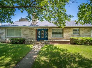 5646 N Milwaukee River Pkwy, Glendale, WI 53209