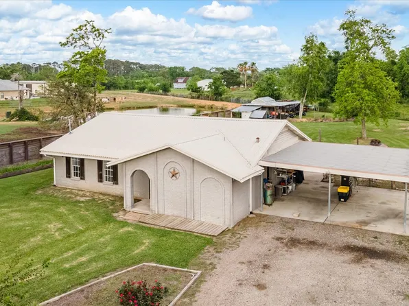 3205 Cemetery Rd, Santa Fe, TX 77517