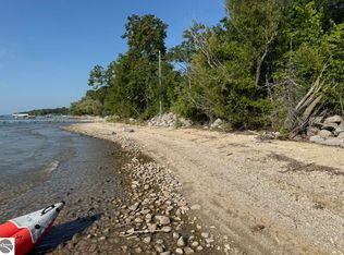 7608 Peninsula Dr, Traverse City, MI 49686