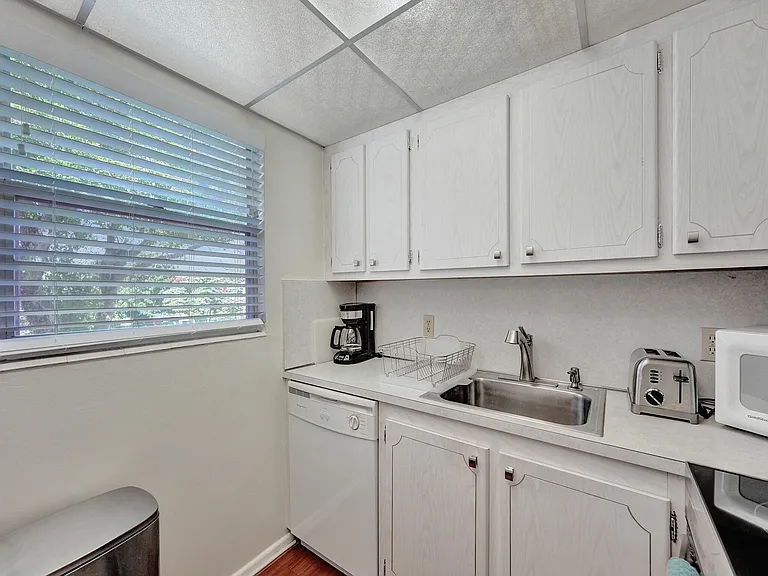 232 Farnham Cres #232-J — Photo 25