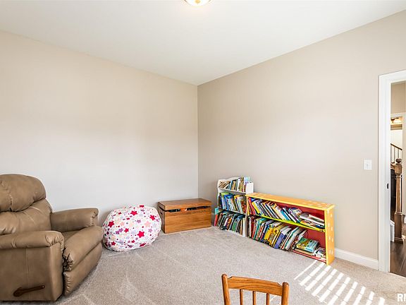 5th image of 205 Somerset Dr