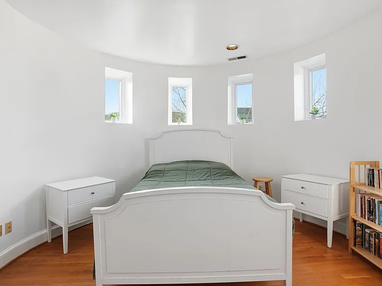 301 G St NE #32 — Photo 13